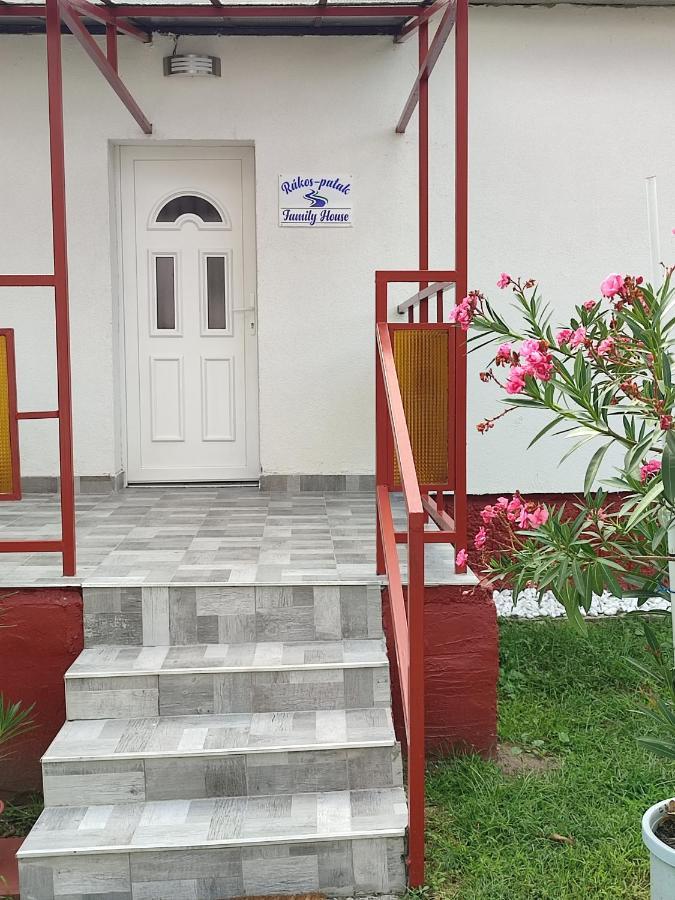 Rakos-Patak Family House Hotel บูดาเปสต์ ภายนอก รูปภาพ